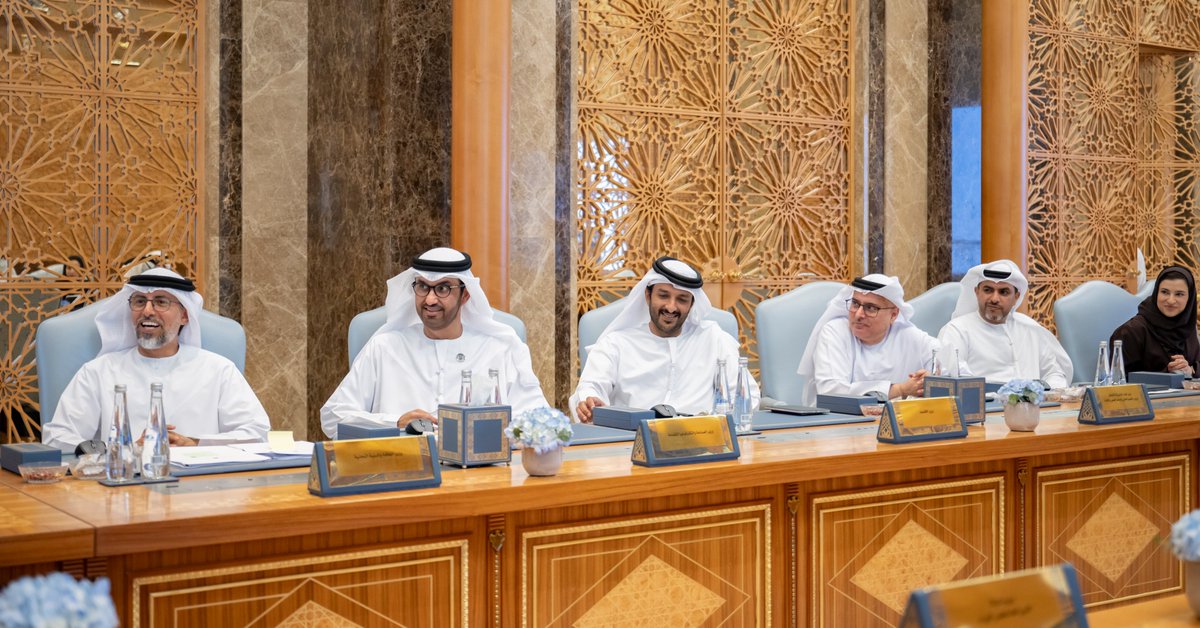 سمو الشيخ منصور بن زايد آل نهيان يترأس اجتماع المجلس الوزاري للتنمية، والذي جرى خلاله مناقشة المقترحات والمشاريع التطويرية المقدمة من الوزارات والجهات الاتحادية في مختلف قطاعات العمل الحكومي

#حكومة_الإمارات