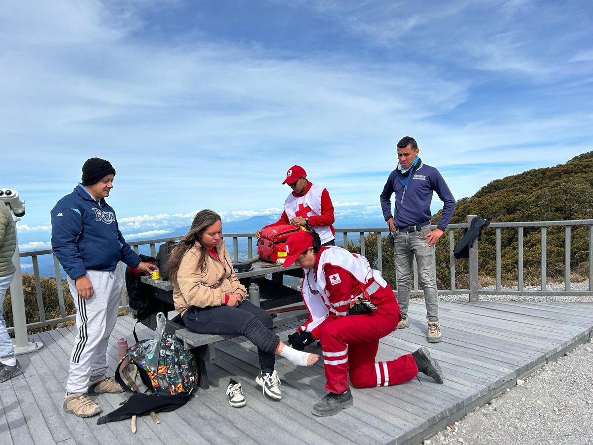 #8DeMayo celebramos día mundial de #CruzRoja #MediaLunaRoja del lado de la humanidad.
Gracias a nuestros voluntarios y personal <a href="/CruzRojaPanama/">Cruz Roja Panameña</a> llevamos alivio al sufrimiento humano y protegemos la salud y la vida. 
Felicitaciones y reconocimiento por su servicio humanitario.