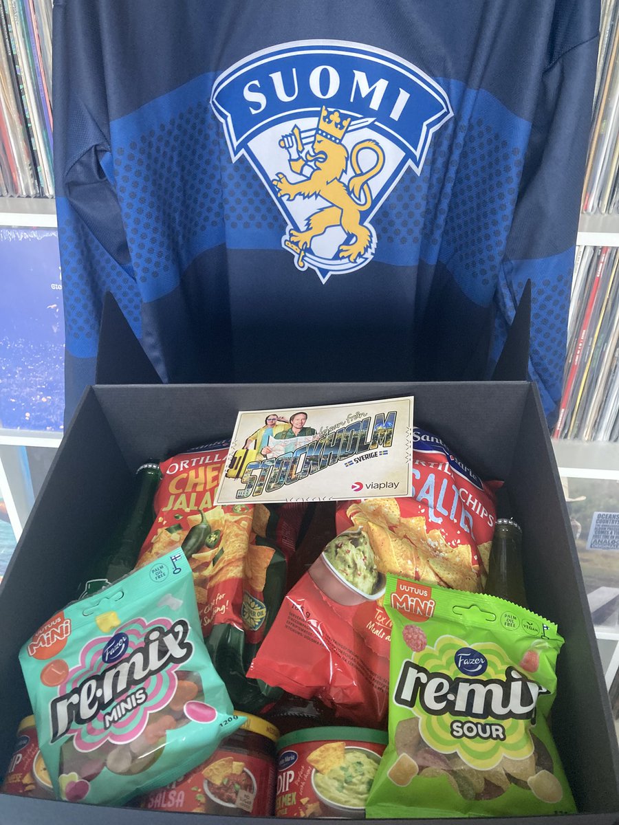 Tuli hyvään aikaan ja sopivalla sisällöllä paketti kotiin.

Kiitos <a href="/ViaplayUrheilu/">Viaplay Urheilu</a> &amp; <a href="/Viaplay_FI/">Viaplay</a> !

Kisaeväät menee sohvalla, mutta paitaa taidan lähteä ulkoiluttamaan ihan Tukholmaan asti.

Kaikki matsit Viaplayn kautta.

*paketti saatu
#lätkänmmkisat #Leijonat