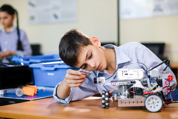 YrevaaaaaEa's tweet image. Robotics programs introduce learners to cutting-edge tools like Arduino, AI modules &amp;amp; real-time data processing. This hands-on exposure mirrors skills in demand by employers like @Safaricom_Careers &amp;amp; @MicrosoftAfrica.
#ArduinoKenya #AIinEducation #RealTimeTech #SkillUpAfrica