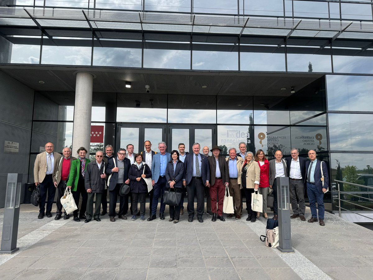RACiencias (@raciencias) on Twitter photo Ayer la Sección de Físicas y Químicas de la #raciencias visitó el centro <a href="/IMDEA_Nano/">IMDEA Nanociencia 🔬</a>
Gracias a Rodolfo Miranda, Rafael Rebolo y al equipo que ha hecho posible la visita.
¡Gracias de todo 🫶! Ayer la Sección de Físicas y Químicas de la #raciencias visitó el centro <a href="/IMDEA_Nano/">IMDEA Nanociencia 🔬</a>
Gracias a Rodolfo Miranda, Rafael Rebolo y al equipo que ha hecho posible la visita.
¡Gracias de todo 🫶!