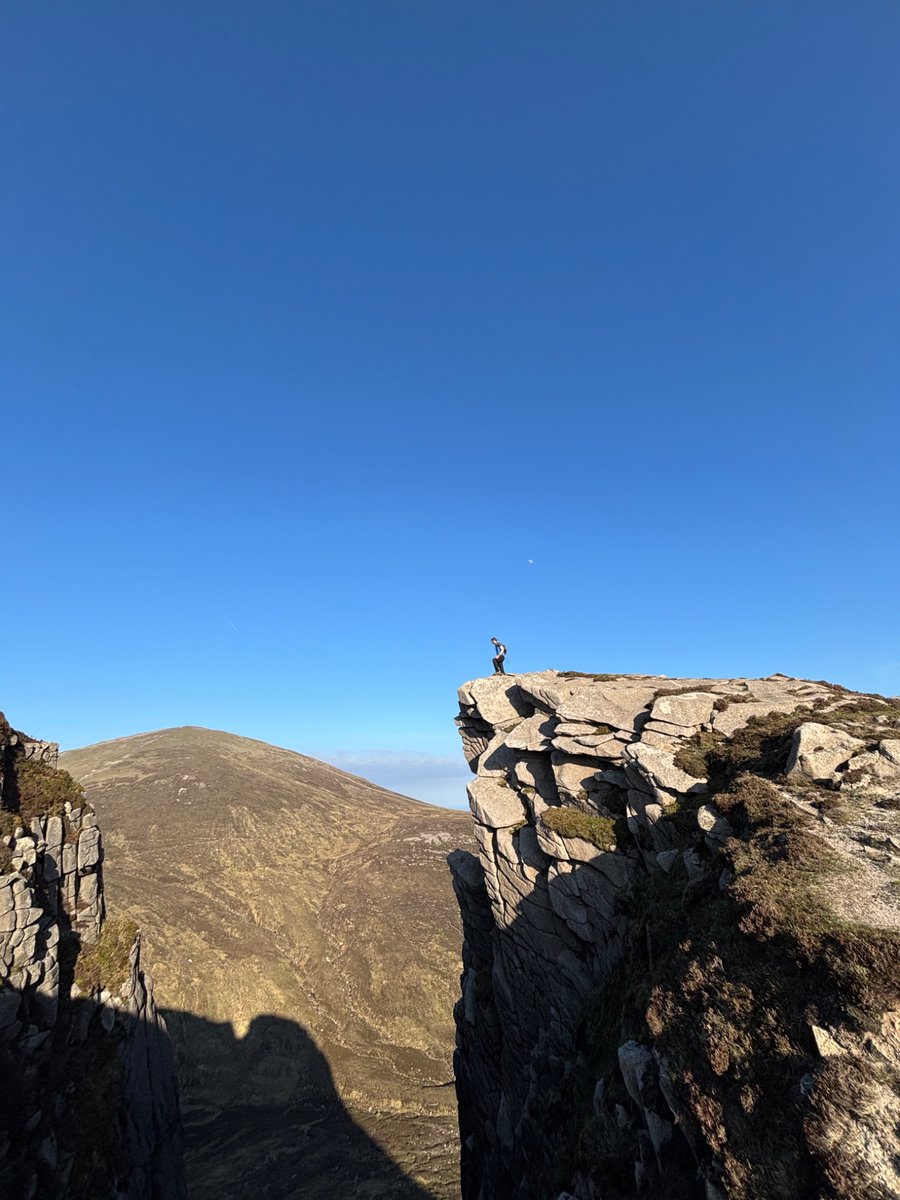 MrAndrewCotter's tweet image. Beautiful evening in the Mourne Mountains yesterday. And if anybody is scrambling up the Devil’s Coach Road and finds some sunglasses, please give them a good life.
