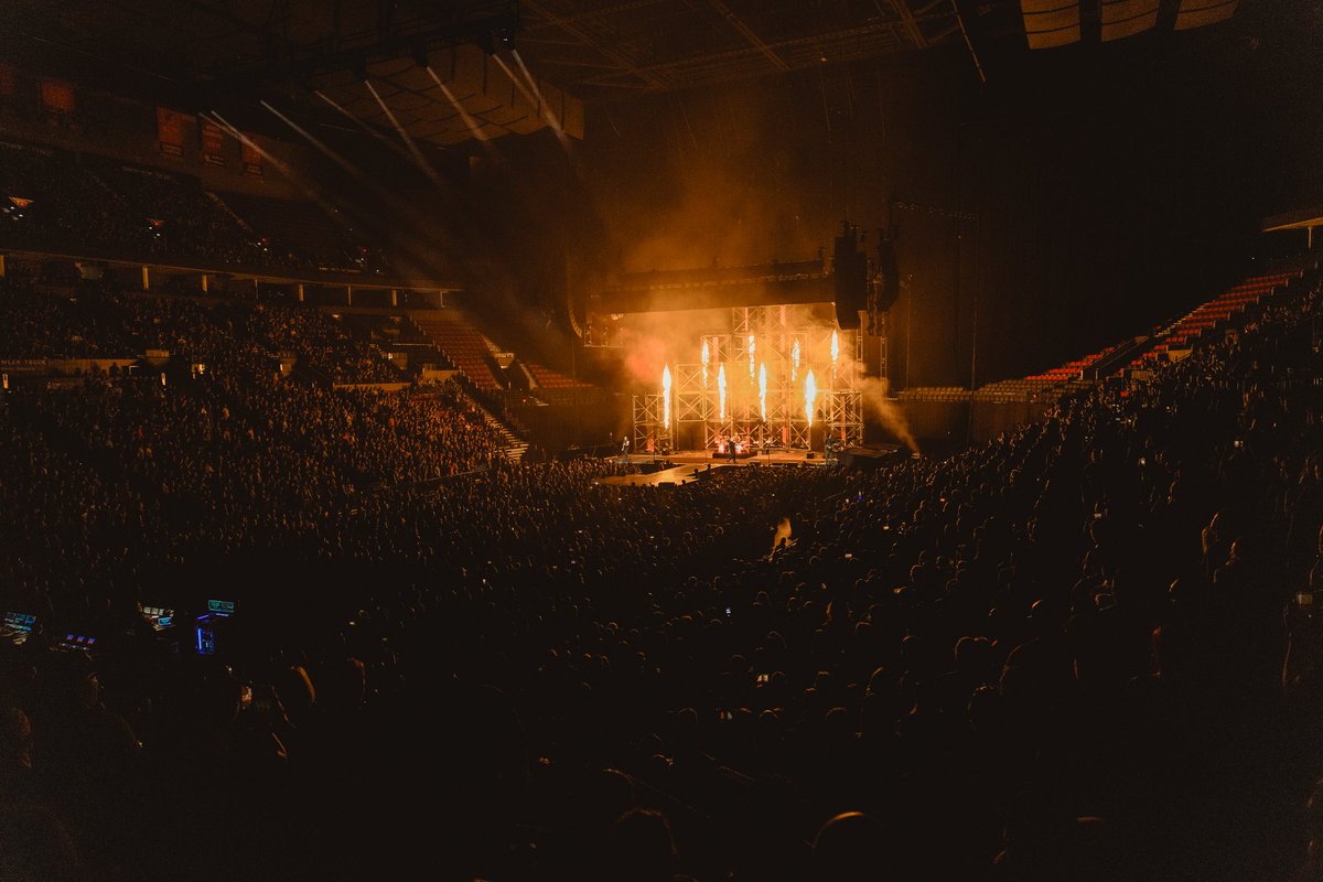 Disturbed (@disturbed) on Twitter photo Portland, you turned it up to 11. Letโs do it again sometime! ๐ค
๐ธ <a href="/britt_bowman/">Britt Bowman</a>
#Disturbed #TheSickness25 #portland #oregon Portland, you turned it up to 11. Letโs do it again sometime! ๐ค
๐ธ <a href="/britt_bowman/">Britt Bowman</a>
#Disturbed #TheSickness25 #portland #oregon
