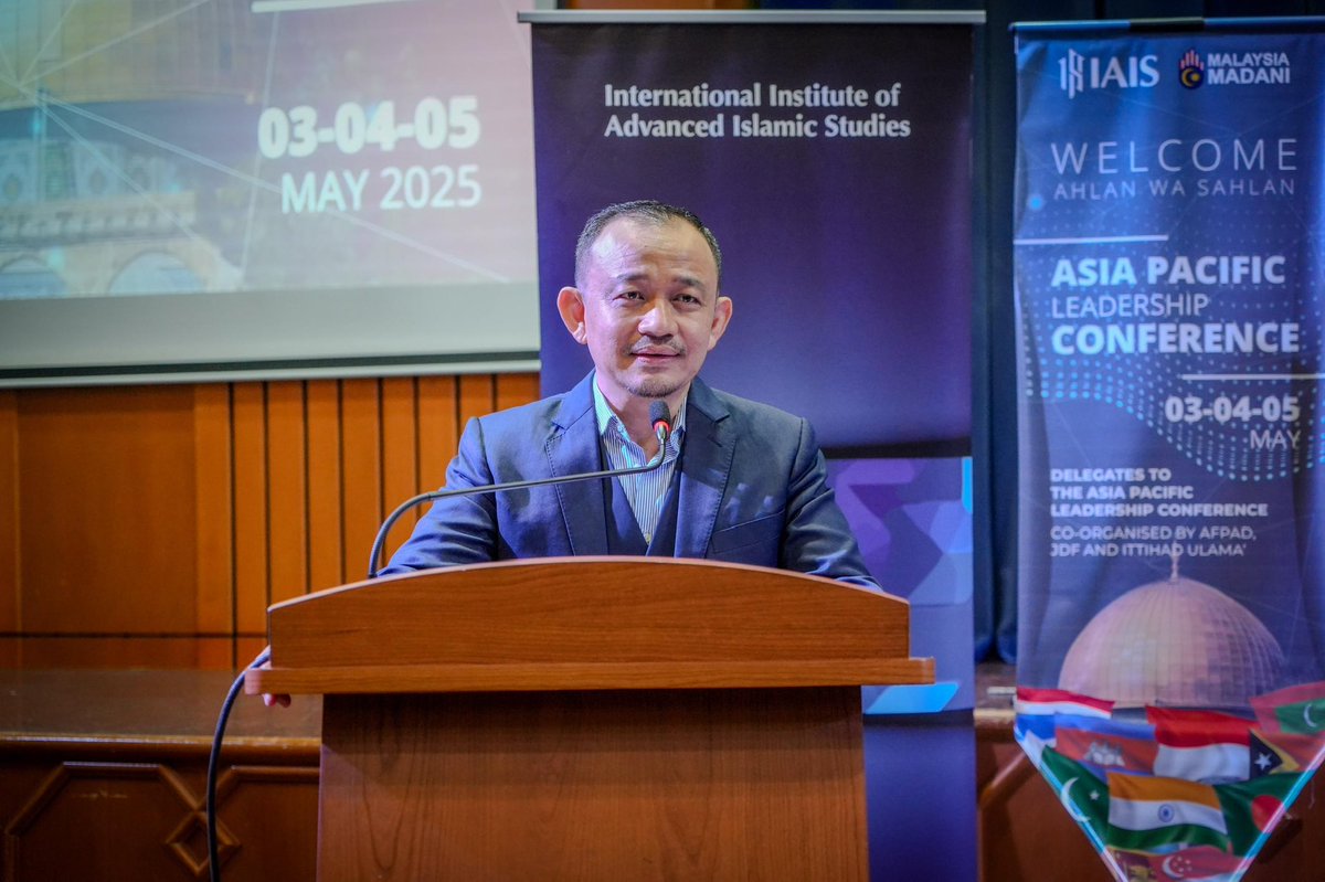 Maszlee Malik 🏴🇲🇾 (@maszlee) on Twitter photo Terima kasih dan tahniah kepada YBM Dr Dzulkelfy Ahmad <a href="/DrDzul/">Dzulkefly Ahmad</a> kerana komited membawa agenda Islam sebenar yang berpaksikan Maqasid al-Shari’ah.
Terjemahan ideal fikrah tersebut ke dalam ranah perubatan dan kesihatan di Malaysia adalah satu keperluan. Sokongan YBM kepada IAIS Terima kasih dan tahniah kepada YBM Dr Dzulkelfy Ahmad <a href="/DrDzul/">Dzulkefly Ahmad</a> kerana komited membawa agenda Islam sebenar yang berpaksikan Maqasid al-Shari’ah.
Terjemahan ideal fikrah tersebut ke dalam ranah perubatan dan kesihatan di Malaysia adalah satu keperluan. Sokongan YBM kepada IAIS