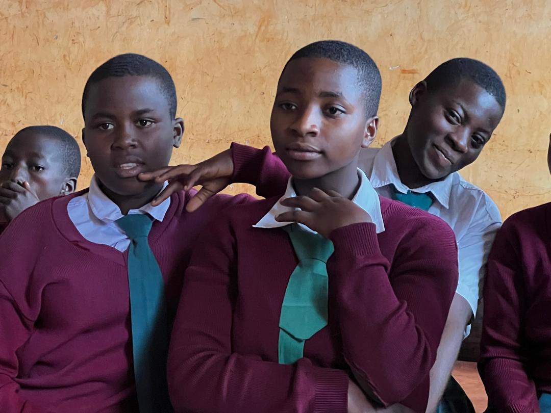 UNFPATanzania's tweet photo. Every young person’s potential is fulfilled 💪🏽

Investing in young people = investing in the future. ✅

@SwedeninTZ 🇸🇪 backs @UNFPA Tanzania 🇹🇿 in building leadership, skills &amp; autonomy among Tanzania’s youth so they can thrive&amp; lead change

Thank you 🙏🏽

#YouthForChange 
#SRHR https://t.co/Me6846iS8Y
