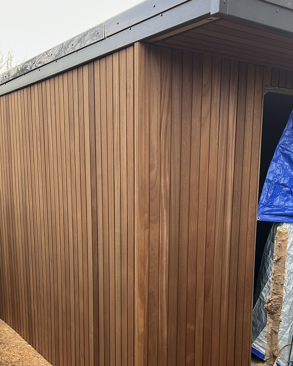 southgatetimber's tweet image. Check out this beautiful install of our Thermo Ayous Cladding — sleek, durable &amp;amp; sustainably sourced timber for standout exteriors.
southgatetimber.co.uk/products/detai…

#ThermoAyous #Cladding #Architecture #SustainableMaterials #ModernDesign #TimberFacade #WoodCladding #DesignInspo