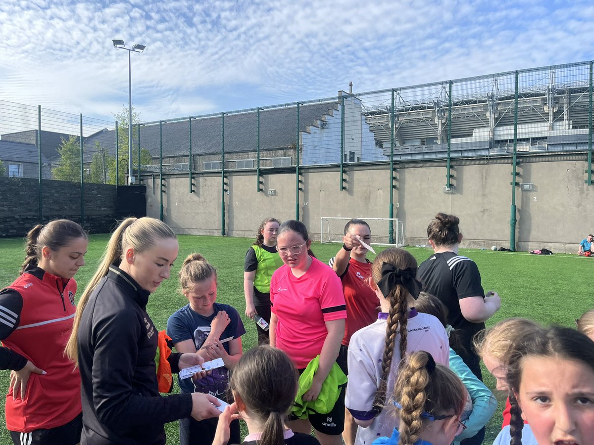 Fiona Donnelly and Alannah McEvoy joined Hannah O’Brien at Girls Street Leagues this week for some football with the girls and we’re on hand to give out tickets to the game this Saturday v. DLR Waves 

Players from our women’s team are at the street leagues each week so drop down