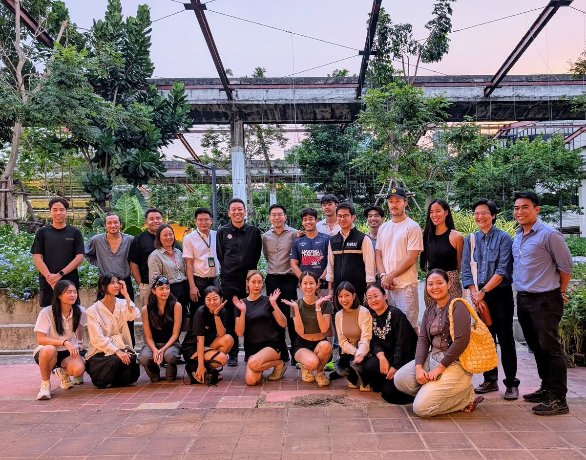 รวมตัวตัวแทนกลุ่ม Yoga, Pilates, และ RUN club เฉพาะกิจกันที่สวนเบญจกิติวันนี้ เพื่อหารือการใช้งานสวนร่วมกัน หลายเดือนที่ผ่านมาสวนเบญจกิติมีกลุ่ม Club เกิดขึ้นเยอะมาก สำหรับเมือง  ทำให้เมืองมีชีวิต ทำให้คนรุ่นใหม่หันมาออกกำลังกาย ทำให้ได้ใช้วันศุกร์กลางคืน