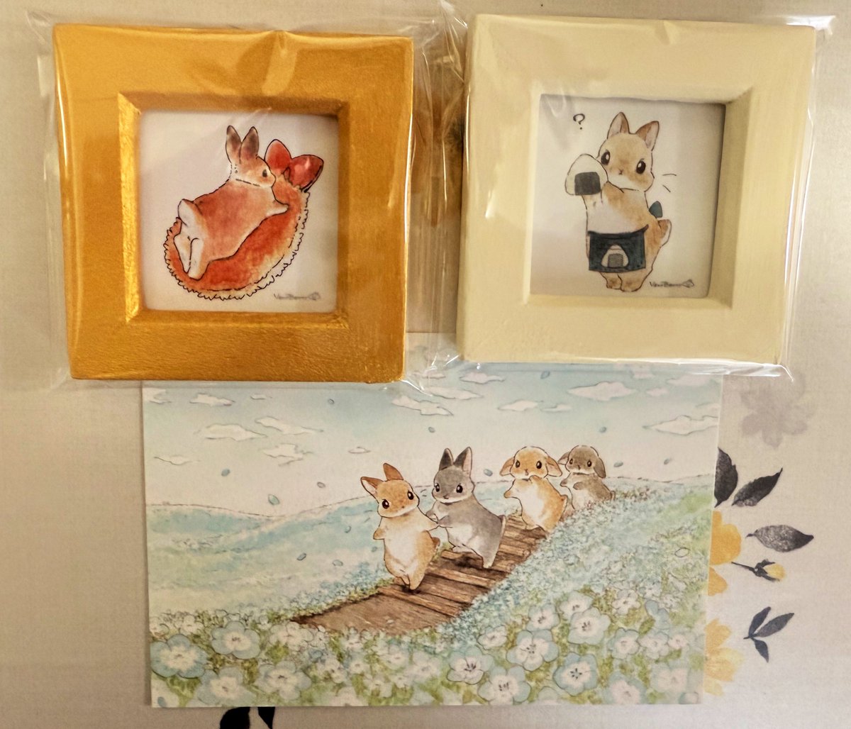 kurokurotsukipi's tweet image. 関西へ帰省した際に近く通りかかったので、うさぎしんぼる展へ行きました🐰
実家へのお土産とつきみおもちに似たコースターを。
娘もたくさんうさぎさんに会えて、嬉しそうでした✨ イベントスペースも広くて見やすかったです！
#うさぎしんぼる展
#veryberry
#kouglapin
#mofumofuusagi