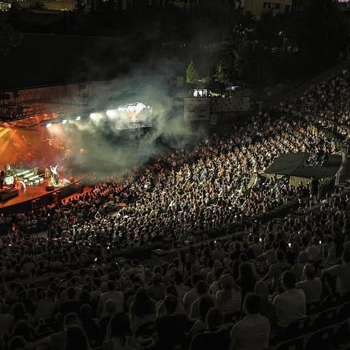 Emre Fel şrkılarına konserde eşlik etme işi. 🥹

🗓️ 20 Haziran - İzmir Tarihi Havagazı Fabrikası
🎟️ bubilet.com.tr/izmir/etkinlik…