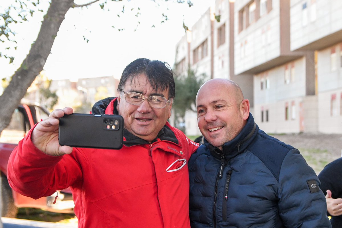 Hoy recorrimos la obra de cambio de cañerías que estamos ejecutando en el barrio Roca de #PuertoMadryn, donde avanzamos con una solución definitiva que le de respuestas a todos los vecinos del sector.
