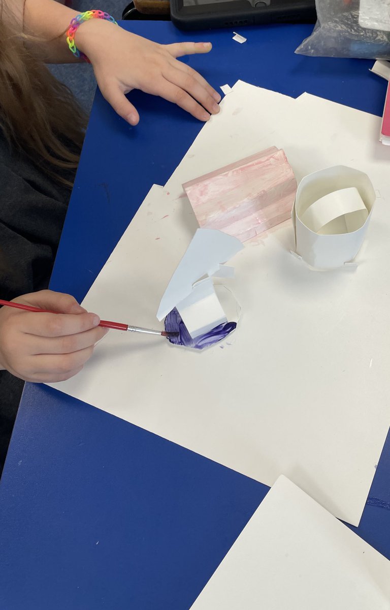 Year 3 have been busy this week creating abstract art based on 2D and 3D shapes!🖌️