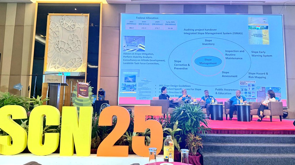 TKPKR_Infra's tweet photo. 08.05.2025 - Berpeluang sebagai ahli panel di Simposium Cerun Negara 2025 bersama ahli-ahli panel lain – berkongsi pandangan tentang "Cabaran Menghadapi Perubahan Iklim Dalam Pengurusan Cerun".

#SCN25
#IamJKR https://t.co/wCwCMt5k1u
