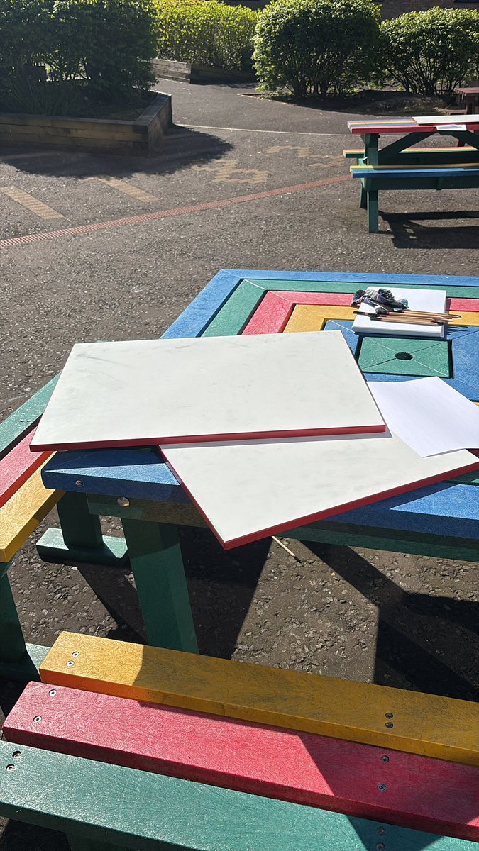Nice weather = S2 sketching outside ☀️✏️ repurposed our old drawing boards to be used as flat surfaces for workshops (and outdoors!)