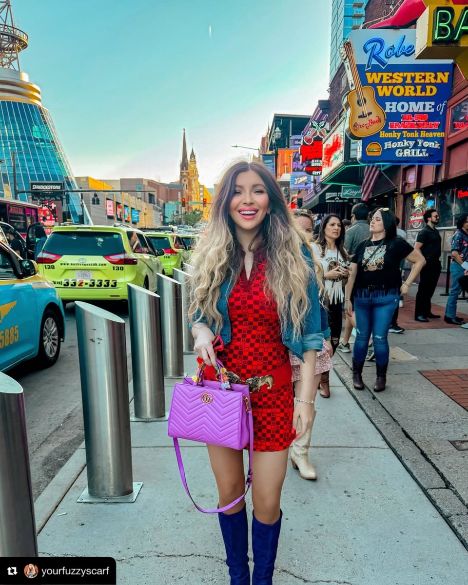 If you didn’t get a pic with the Robert’s sign, did you even go to Broadway? 🤠📸 Complete the rite of passage - tag us in your shots!

#NashvilleHonkyTonk #TraditionalCountry #CountryMusicLegend #BroadwayNashville #LiveCountryMusic #NashvilleBars #ColdBeer #HonkyTonkLife