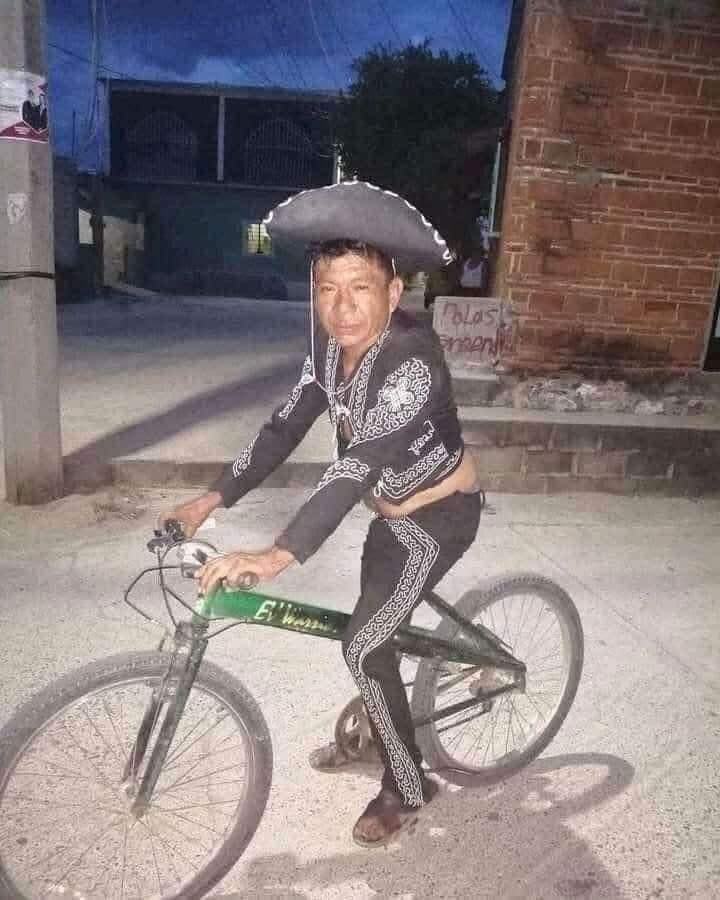 corridosybandas's tweet photo. Yo llegando el 10 de mayo bien ped0 a cantarle las mañanitas a mi jefa: https://t.co/aTfY3JT2nq