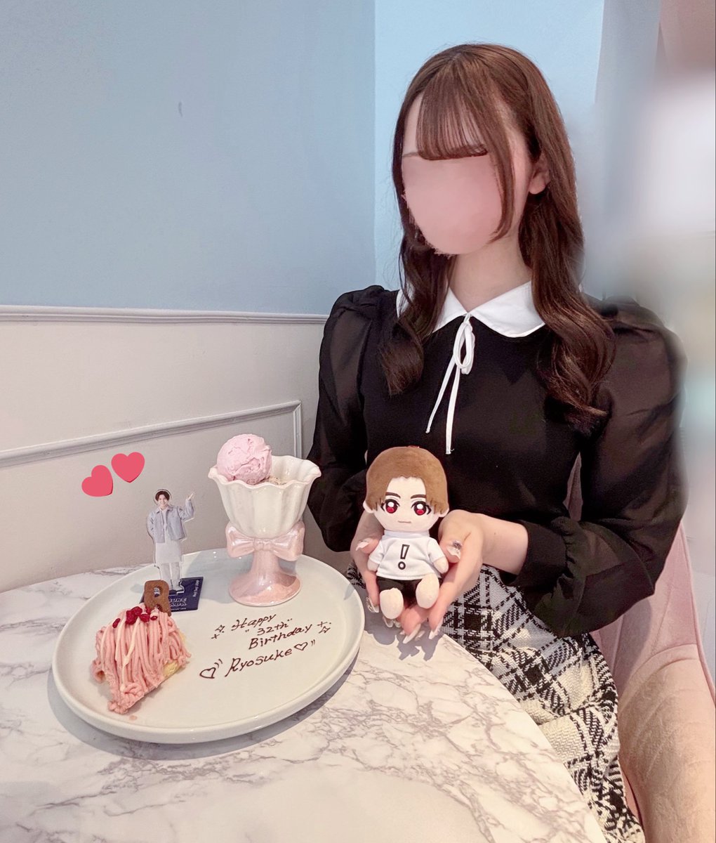 今日5月9日は #山田涼介 くんのお誕生日㊗️💕今年はかわいいプレートでお祝いしました💘今年も涼介くんに沢山会うもんねーദ്ദി´- ̫ -` )🐾🌟改めて涼介くんお誕生日おめでとう👏🏻涼介くんにとって素敵な一年になりますように❤️✨💋

 #山田涼介生誕祭2025  #山田涼介は最高のアイドルだよ  #山田涼介