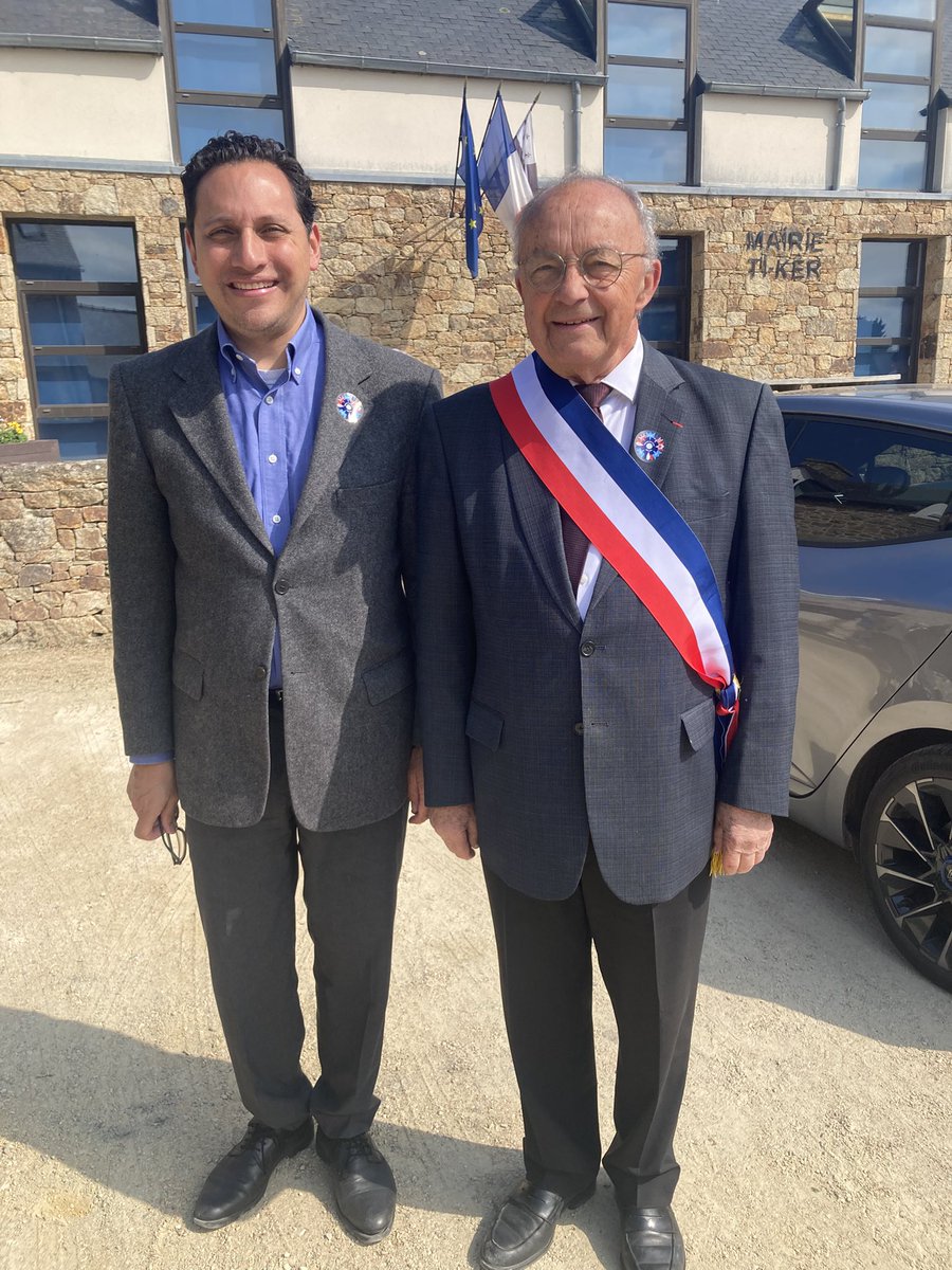 A Trédrez-Locquémeau (Côtes-d’Armor) comme partout en 🇫🇷, on commémore, on fait communion autour du souvenir, on s’engage à suivre les traces de nos aînés, pour défendre notre liberté.