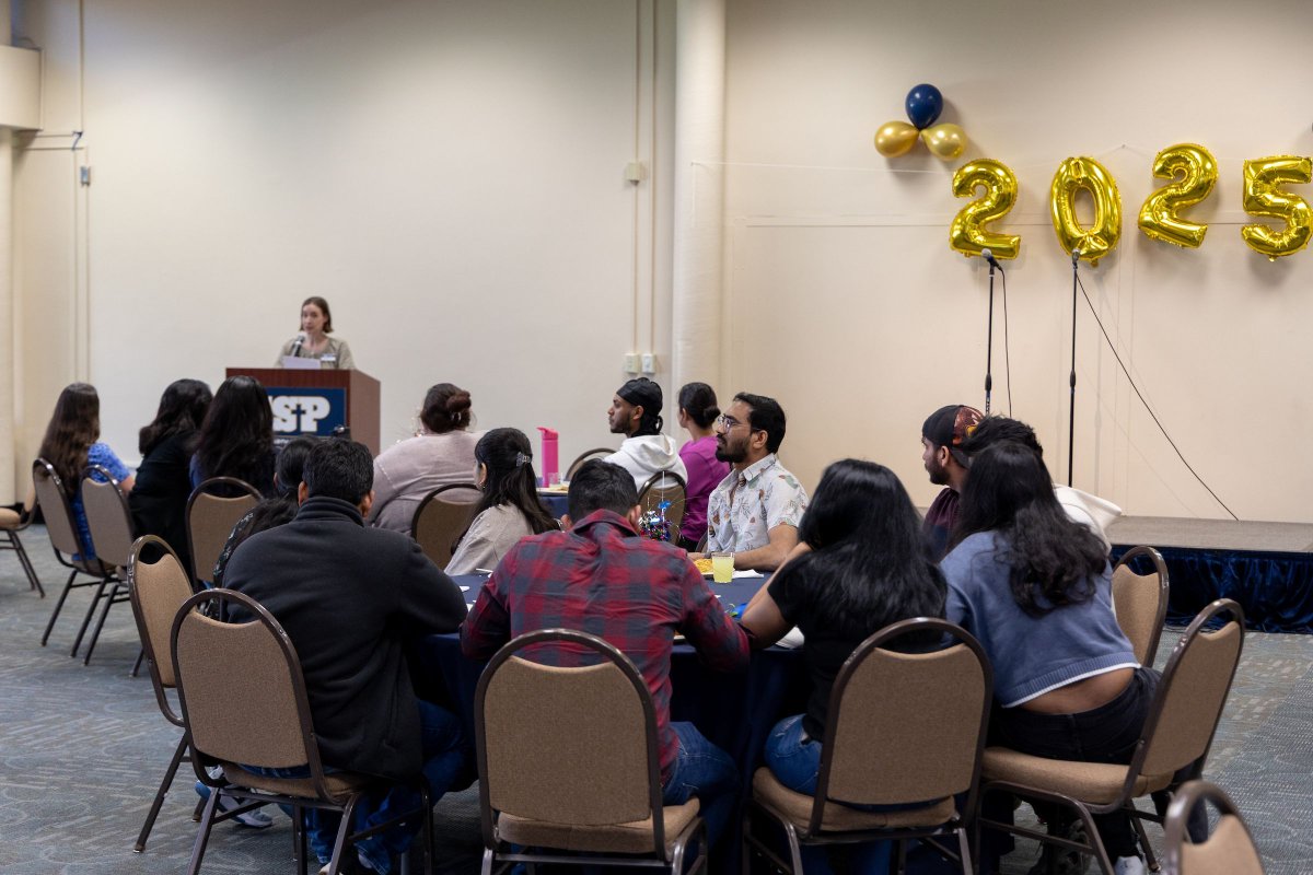 Enjoy these snapshots from last week's International Student Services Commencement Celebration! 📸🐻🎓 #GoGoldenBears #GoGlobal #GB4L