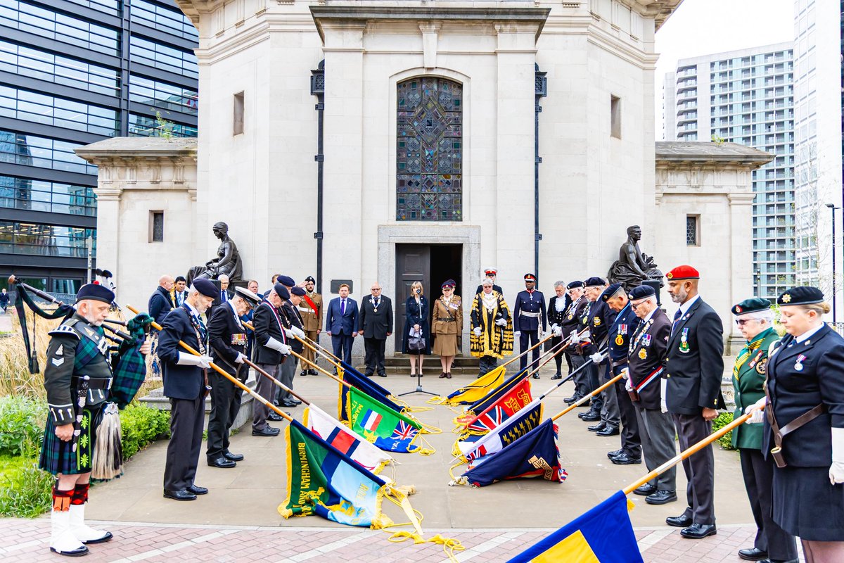 This morning I had the honour of leading the #VEDay80 Service at the Hall of Memory, after a procession from the Council House to Centenary Square.

Thank you to all who joined us in remembrance.

We will remember them. #LestWeForget 🇬🇧