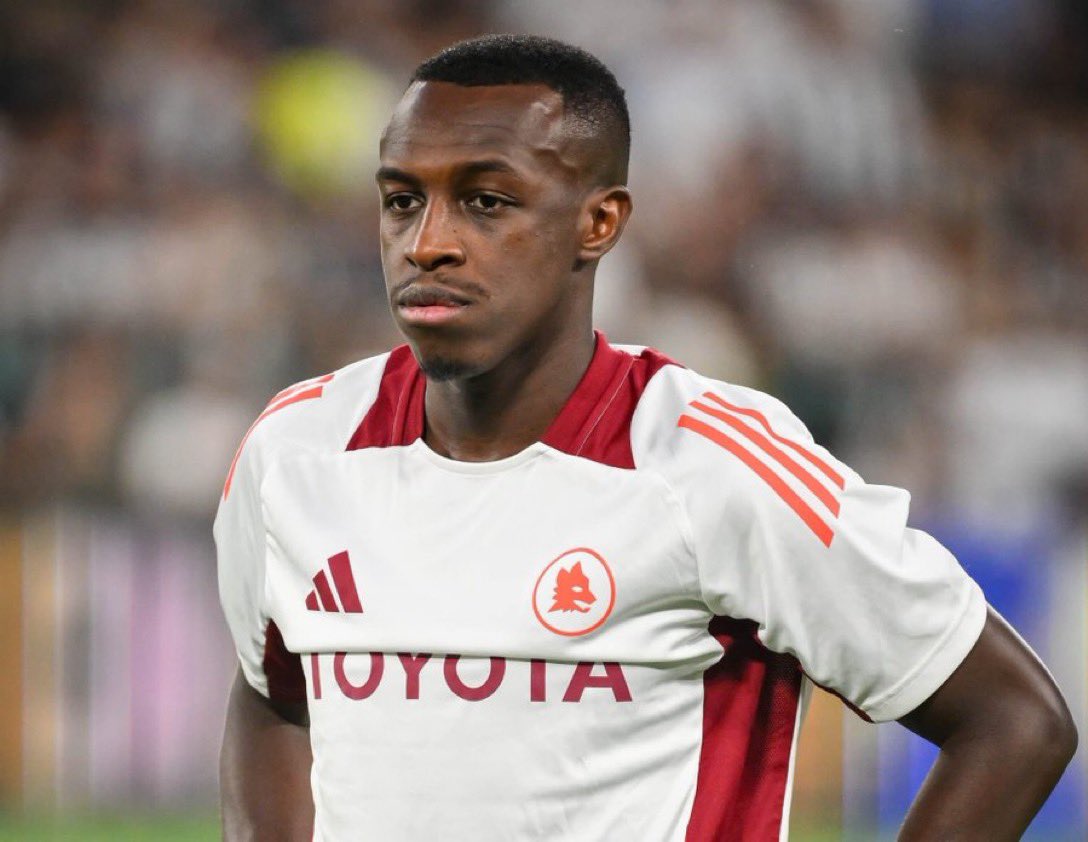 يسرقونه غصب عن ناديه ب٢ مليون يورو 
والان يطلبون فيه ٣٥ مليون يورو .
وهم من يحدد النادي اللي يتعاقد معه .
مصخره .