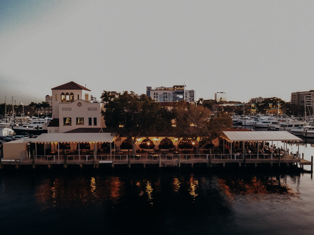 From intimate celebrations to corporate gatherings, our Waterside Terrace offers an unforgettable setting. ✨ Enjoy impeccable service, stunning waterfront views, and a menu designed to impress your guests.

📷️: Waterside Terrace

pier22.com/private-dining