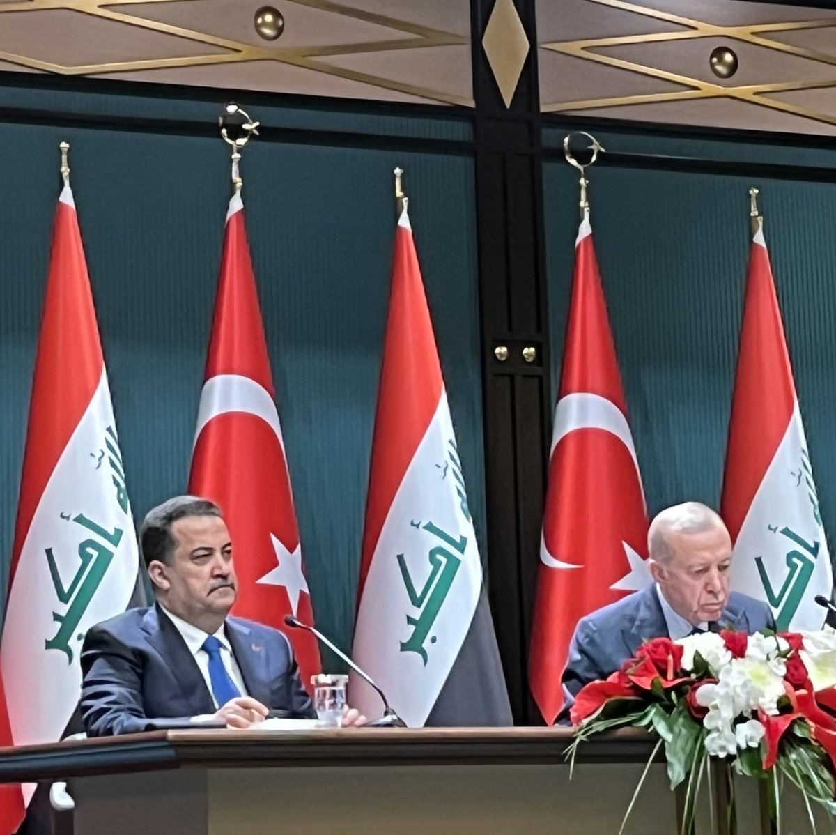 Türkiye ile Irak arasında ikili işbirliği anlaşmaları imzalandı. Hayırlı olsun. Yaşasın Türkiye Irak dostluğu 🇹🇷🇪🇬