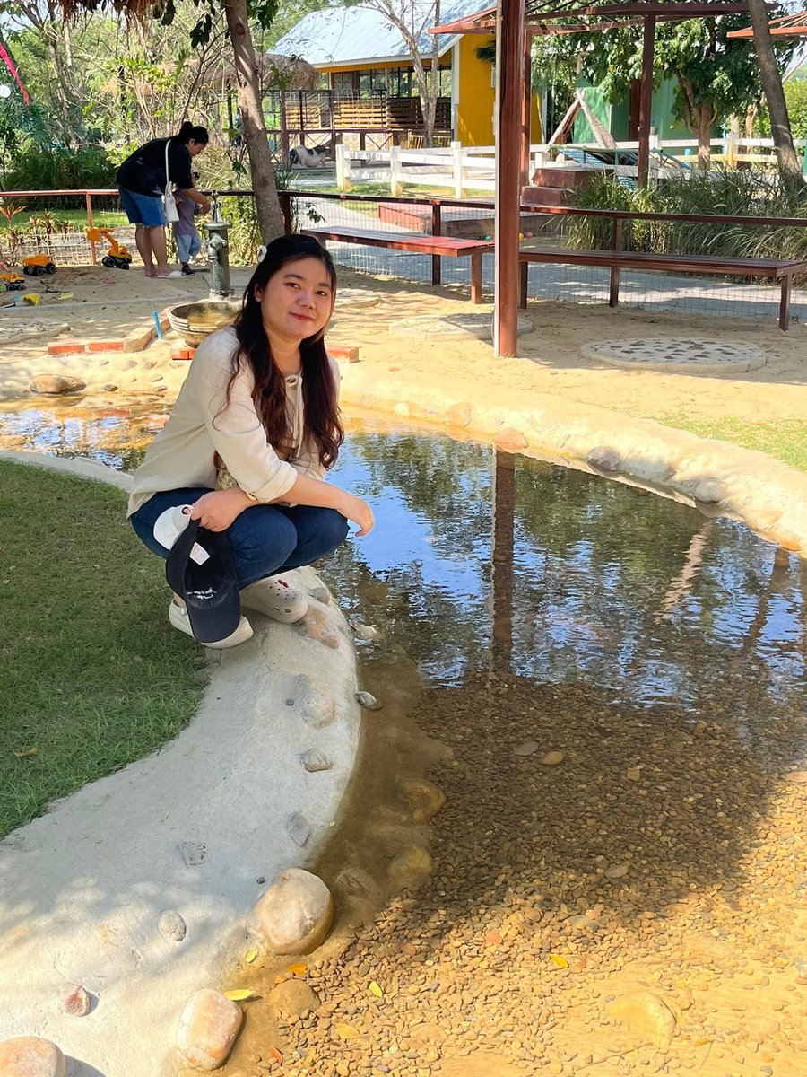 taew_rawadee's tweet image. แค่เป็นตัวเอง ในเวอร์ชั่นที่ยิ้ม มากกว่าร้องไห้ ก็ถือว่าเก่งมากแล้ว