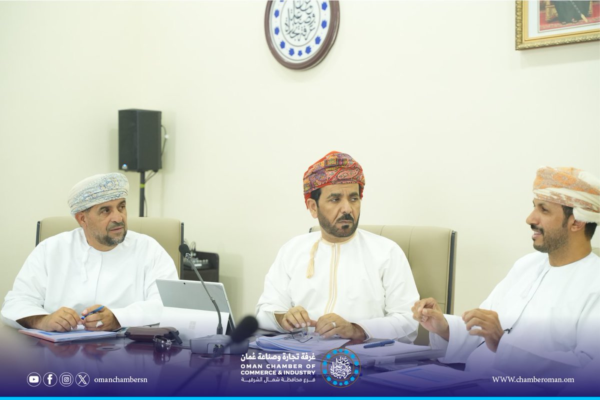 وناقش الاجتماع عدداً من الموضوعات المهمة، أبرزها إقامة ندوات اقتصادية متخصصة، بالإضافة إلى التنسيق لعقد اجتماع مشترك مع لجنة تطوير وتنمية المحافظة، بهدف الاطلاع على الخطط التنموية المستقبلية وتوحيد الجهود في دعم التنمية المحلية.