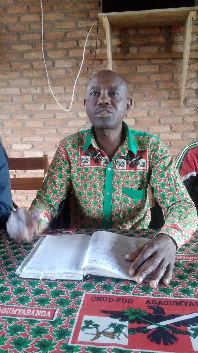 EdouardNsabima2's tweet photo. #ubuserukizi bw'umugambwe @CnddFdd muri zone gatwe ,komine @Mwaro bwagiraniye inam nabanyamabanga bumugambwe mwiyo zone hamwe nabarongoye ubucimbiri n'inama nshingiro 
Hari muntumbero yo kwitegurira amatora twimirije https://t.co/dslvVm6RDi