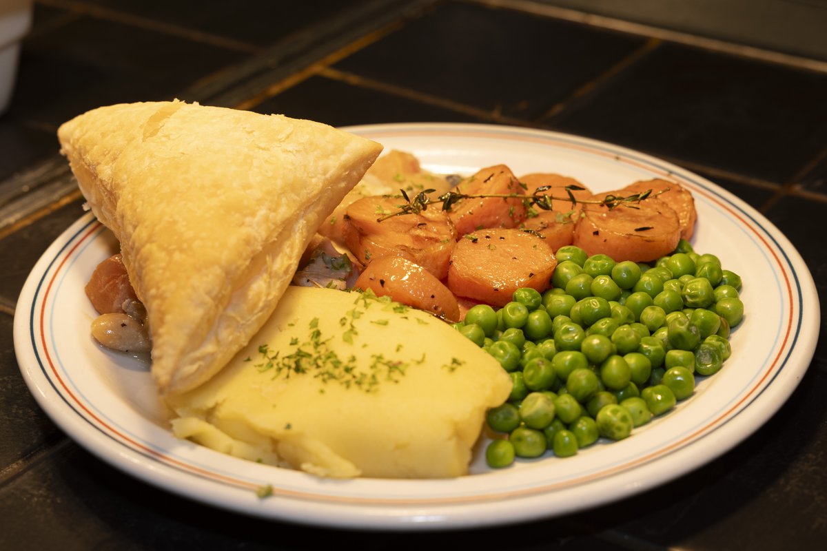 RAFConingsby's tweet image. RAF Coningsby Chefs created a special menu to mark #VEDay80 bit.ly/454cper
