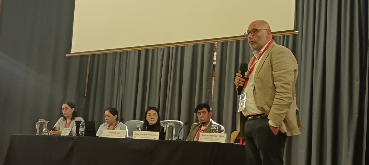 vyancelibrarian's tweet image. Moderación de @amdelvaz en la mesa: Sesión 4 en #crecs2025
🪈Inteligencia artificial en los procesos de edición
Buenas experiencias e investigaciones