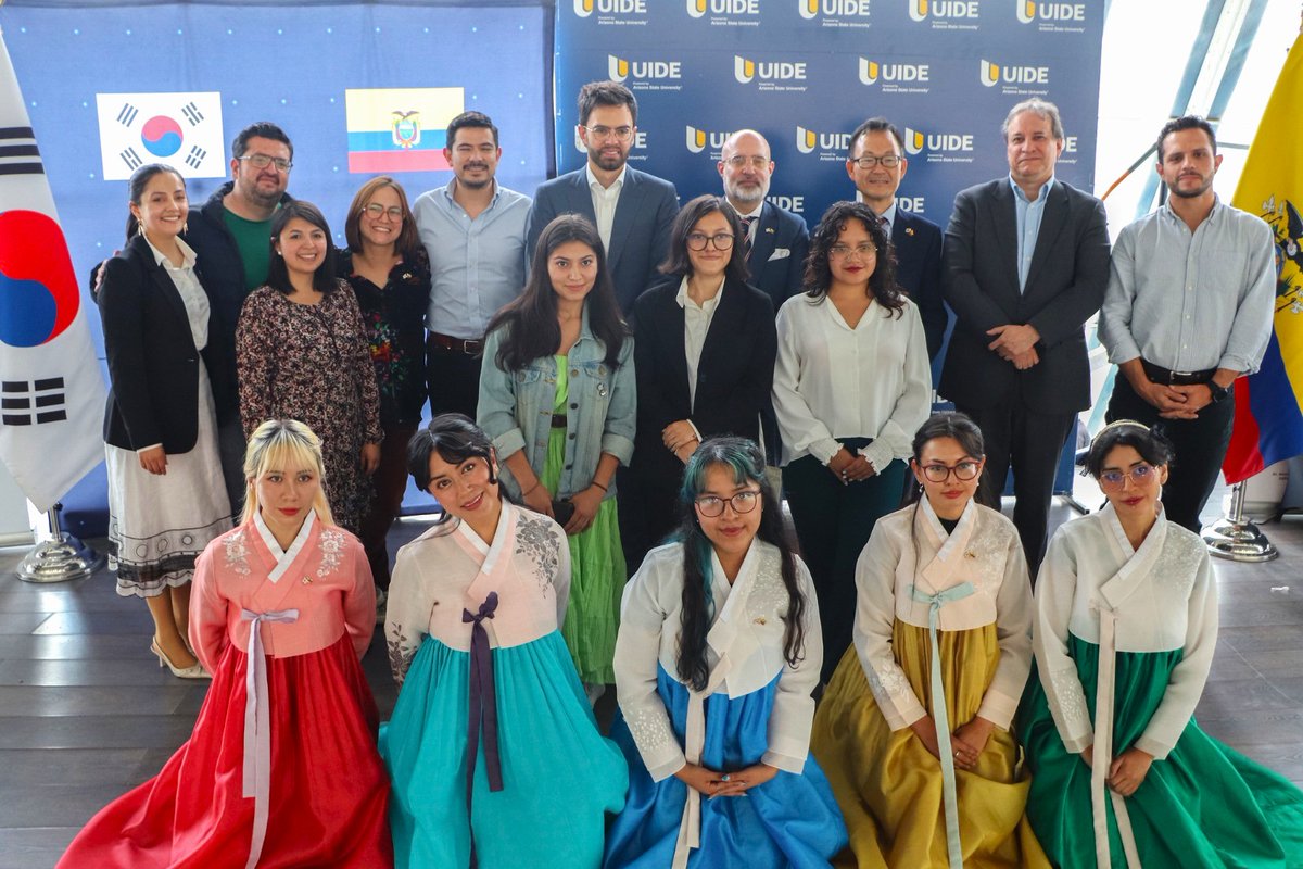 UIDE's tweet photo. ¡Formamos líderes globales!
Celebramos el Día Cultural de #Corea con la presencia del Embajador, Jae Hyun Shim🇰🇷.
Realizamos actividades culturales y compartimos testimonios inspiradores de nuestros #gradUIDE.
Conoce la verdadera educación global👇
https://t.co/STmMiw6sTM https://t.co/jfFYwCCUFu