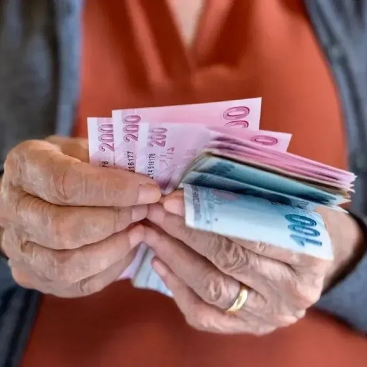 TBMM'de emekli maaşlarındaki yetersizliğin araştırılması önerileri, AKP ve MHP oylarıyla reddedildi.