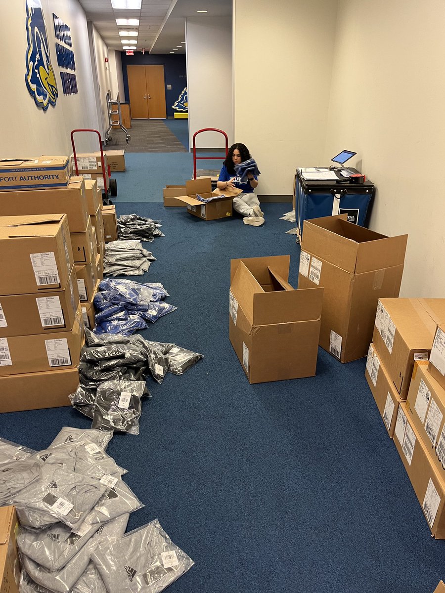 DelawareEQ's tweet photo. Safe to say it’s officially the start of #BoxSzn !#TeamBehindTheTeam #HenSwag26 https://t.co/R7cpOcGlx7