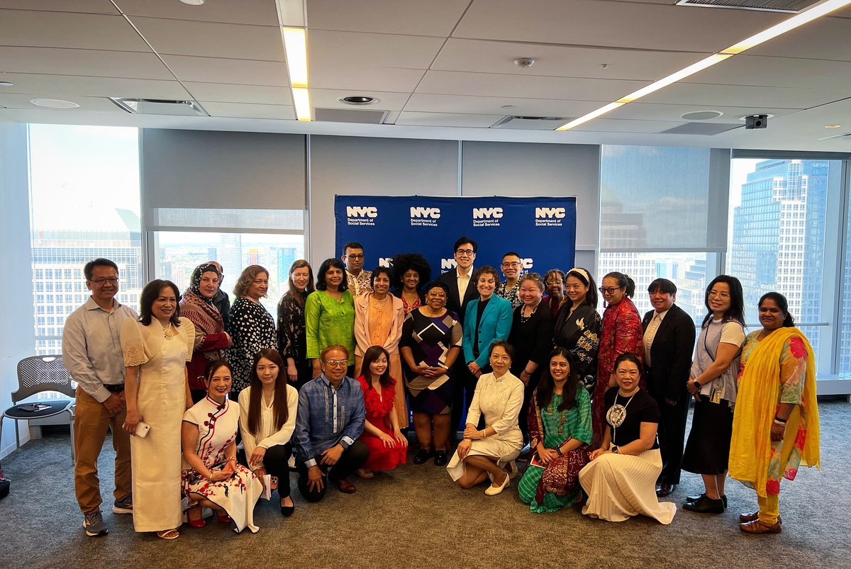 Happy Asian American, Native Hawaiian and Pacific Islander Heritage Month! Commissioner Do joined a #AANHPI celebration hosted by @nycdhs and @nychra — as this year, we look back on the legacies of leadership and resilience to honor those who helped future generations to thrive.