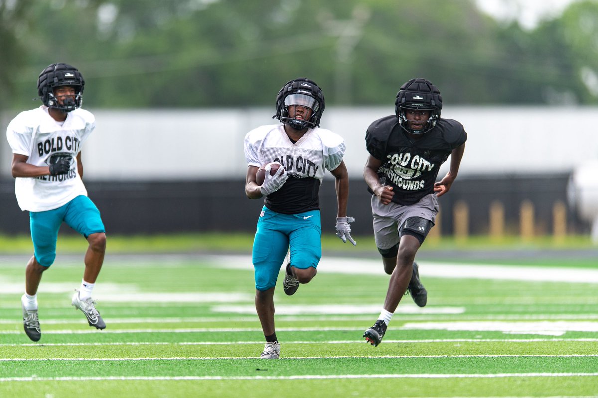 skohounds's tweet image. Running our race! #SKOHOUNDS