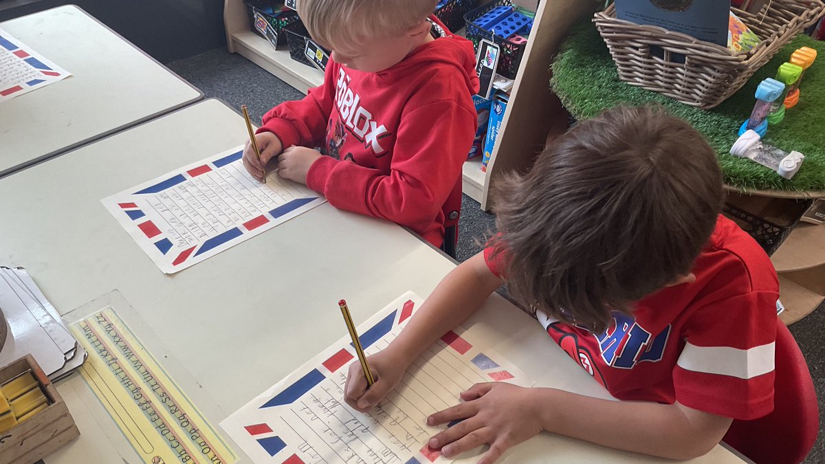 Y1 received an exciting letter today from Tom, a WW2 veteran. He told us all about his experience in the war. Then we wrote a letter back to Tom thanking him for his service. 🇬🇧☮️🕊️<a href="/togethercoalit/">Together</a> #VEDay80