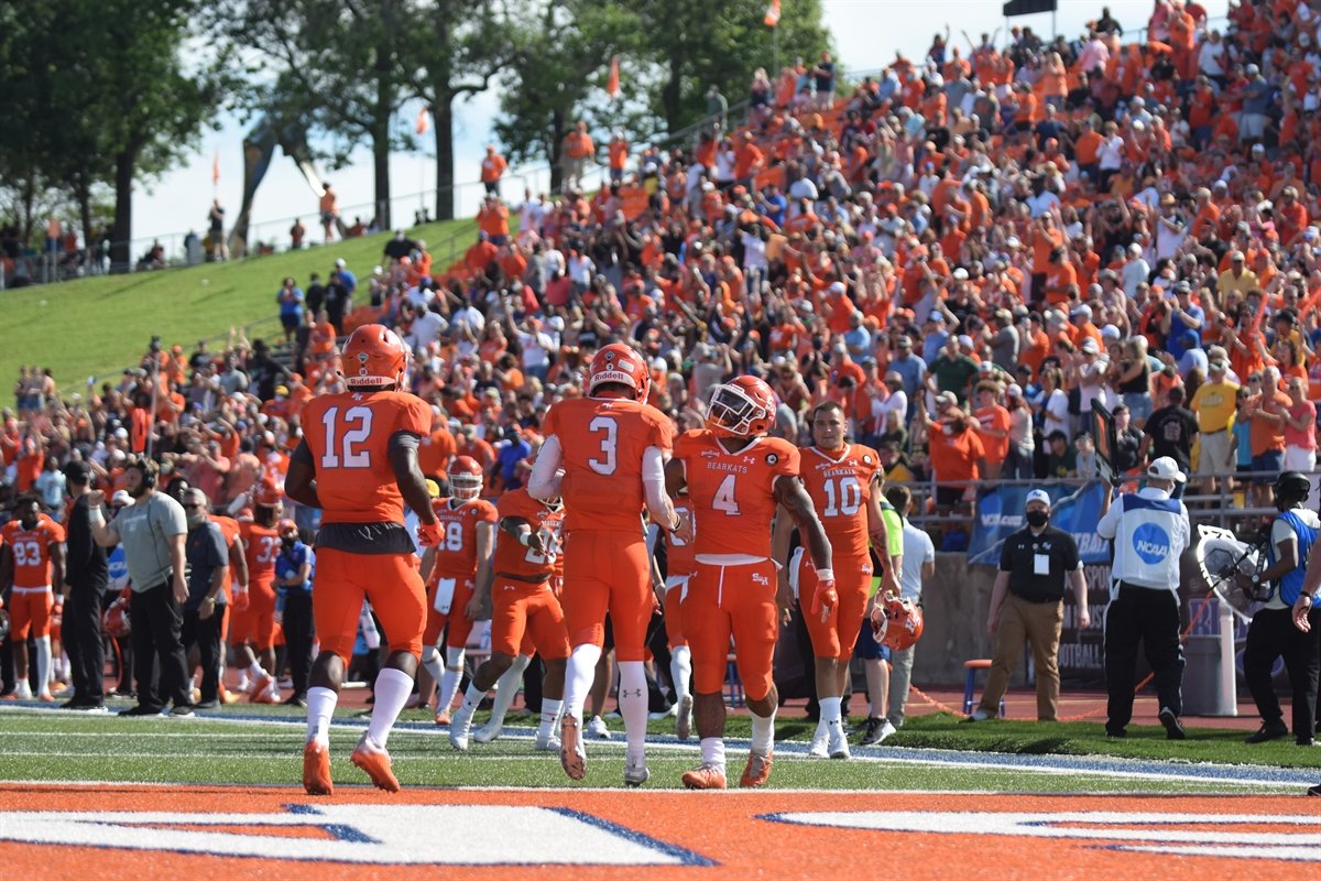 4 years ago today. 

Sam Houston completed the greatest FCS Playoff comeback in history to advance to the national championship. Being down 27-10 in the 3rd quarter and rallying to win 35-38. known as "The Komeback" #EatEmUpKats