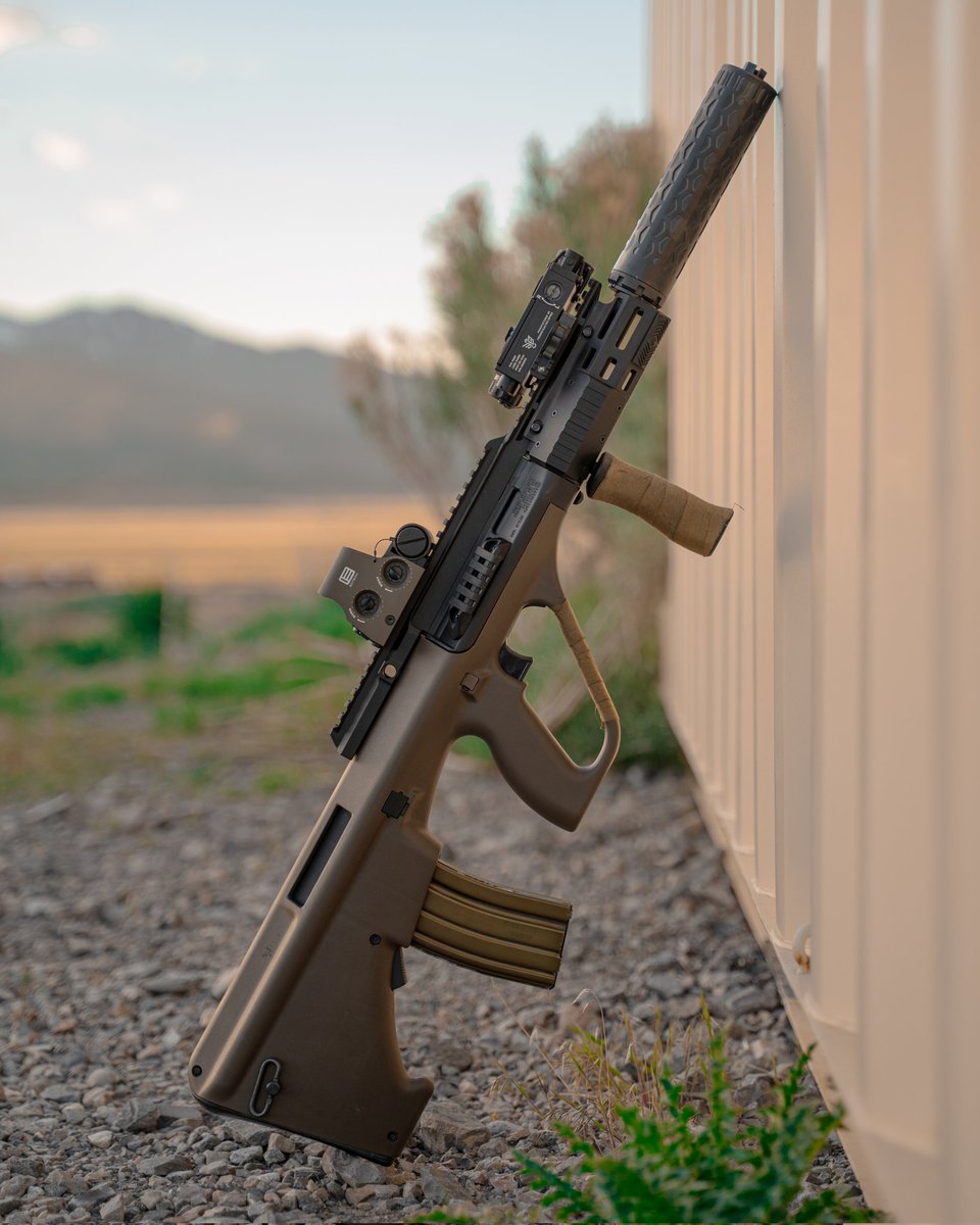 The future is now.

#steyrAUG #2a #bullpup #eotech #america