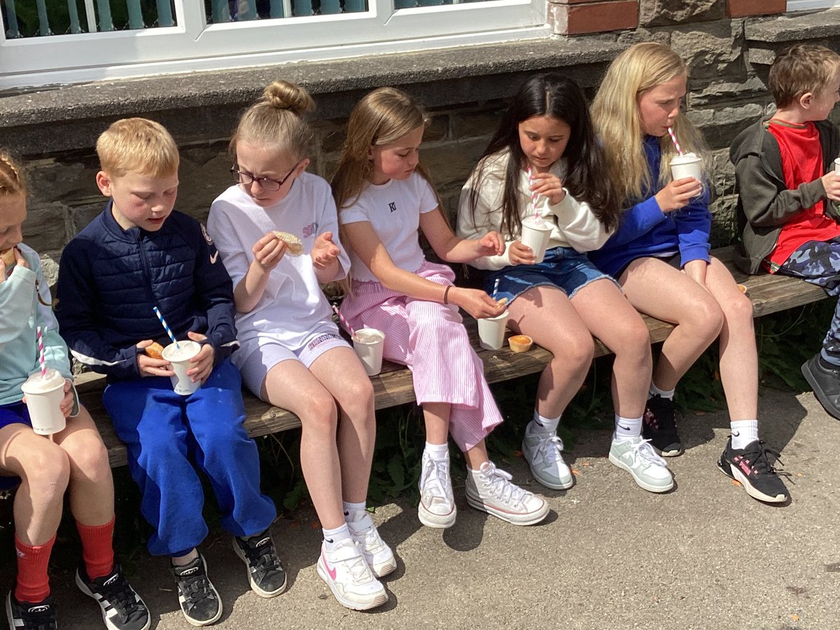 We celebrated the 80th Anniversary of VE Day today, enjoying colourful ice cream soda and cake! We listened to news reports and first hand accounts and then planned and created art work to commemorate the occasion.🇬🇧#VEDay80