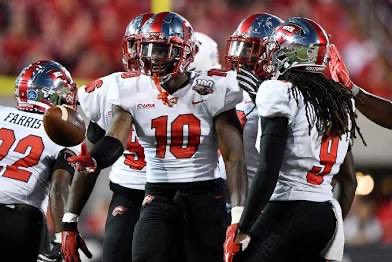 Jeremiah Marshall (@jeremiahm_4) on Twitter photo After a great conversation with <a href="/JLBarnes4/">Coach JB</a> I am glad to receive my first D1 🅾️ffer from the University of Western Kentucky #AGTG
<a href="/SwickONE8/">Drew Swick</a> <a href="/CollinsHillFB/">Collins Hill Eagles Football</a> <a href="/coachaj_rathbun/">AJ Rathbun</a> <a href="/NEGARecruits/">Northeast Georgia Recruits</a> <a href="/RecruitGeorgia/">Recruit Georgia</a> <a href="/BigFaceSportss/">BigFaceSports, (Recruiting & Scouting)</a> <a href="/CoachBeck56/">CORY BECK 🦅🏈</a> After a great conversation with <a href="/JLBarnes4/">Coach JB</a> I am glad to receive my first D1 🅾️ffer from the University of Western Kentucky #AGTG
<a href="/SwickONE8/">Drew Swick</a> <a href="/CollinsHillFB/">Collins Hill Eagles Football</a> <a href="/coachaj_rathbun/">AJ Rathbun</a> <a href="/NEGARecruits/">Northeast Georgia Recruits</a> <a href="/RecruitGeorgia/">Recruit Georgia</a> <a href="/BigFaceSportss/">BigFaceSports, (Recruiting & Scouting)</a> <a href="/CoachBeck56/">CORY BECK 🦅🏈</a>