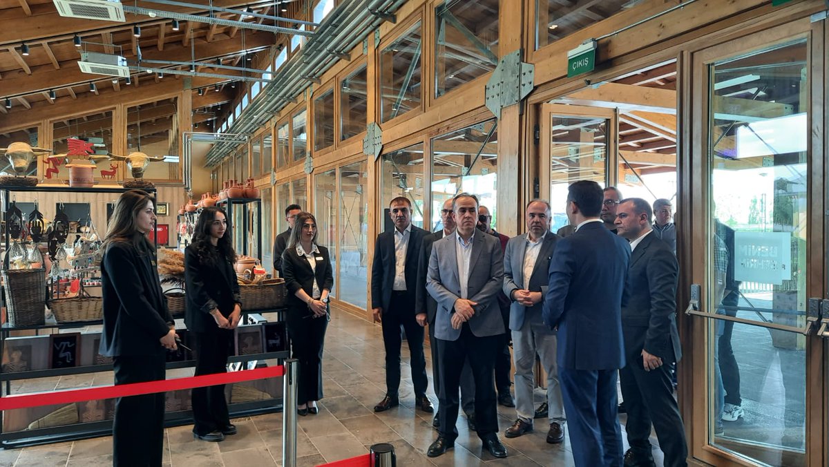 Devlet Denetleme Kurulu Üyesi Emin Sadık AYDIN başkanlığındaki Devlet Denetleme Kurulu Denetçilerimiz, gıda arz güvenliği, su kaynaklarının verimli kullanımı, etkin su yönetimi ve kırsal kalkınma konularında önerilerin belirlenmesi amacıyla #Çumra İlçemizdeki ziyaretlerine