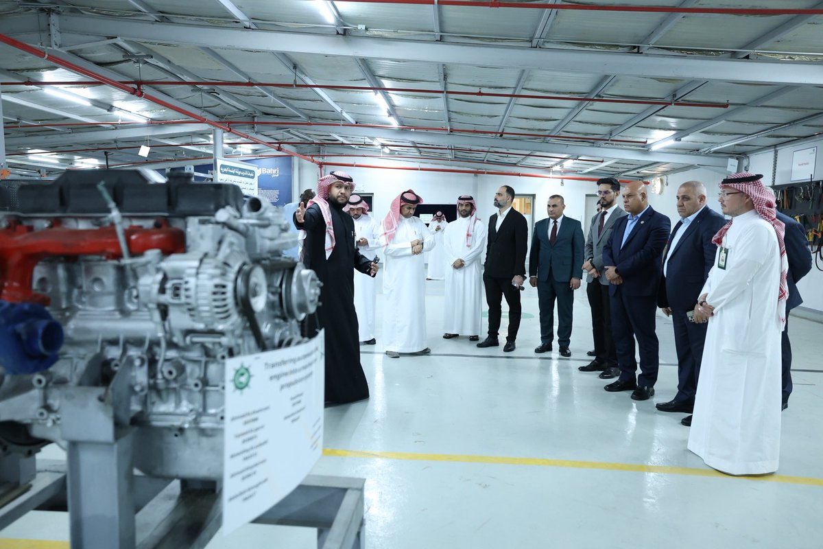 استقبلت #كلية_الدراسات_البحرية وفد اللجنة السعودية العراقية للنقل البحري والموانئ، لبحث سبل التعاون في مجالات التدريب البحري والبحث العلمي، وتعزيز الشراكة بين المملكة العربية السعودية وجمهورية العراق في هذا القطاع الحيوي