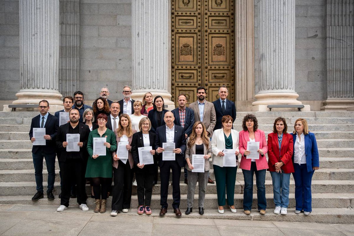 Portem al Tribunal Constitucional el Decret de Mazón que modifica la llei de l’Horta de València desmantella la seua protecció.

L'horta no és únicament un pam de terra per sembrar edificacions o asfalt. És sobirania alimentària, infraestructura verda i protecció.
#LHortaÉsVida