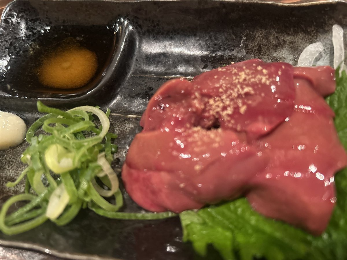 mamiimano's tweet photo. レッスン頑張りすぎて、
なんとなく疲れてたけど、馴染みの焼き鳥屋さんで一杯＆焼き鳥食べたら元気出た！やっぱりこういう場所、大事。もうちょっと頻繁に来ようっと🧡 https://t.co/Xux8S8miap