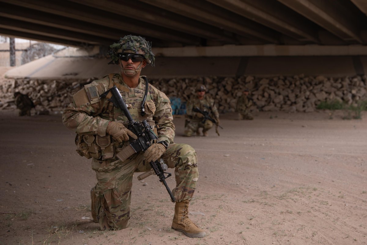 4thInfDiv's tweet image. Well-equipped, well-trained, and prepared for any task!

#SteadfastandLoyal 

(U.S. Army photo by Spc. Michael Graf)