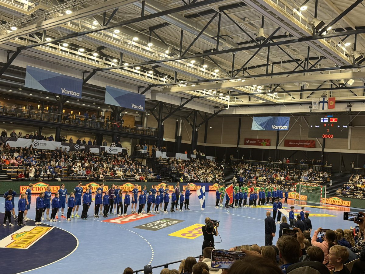 SUOMI! 
#käsipallo #handis