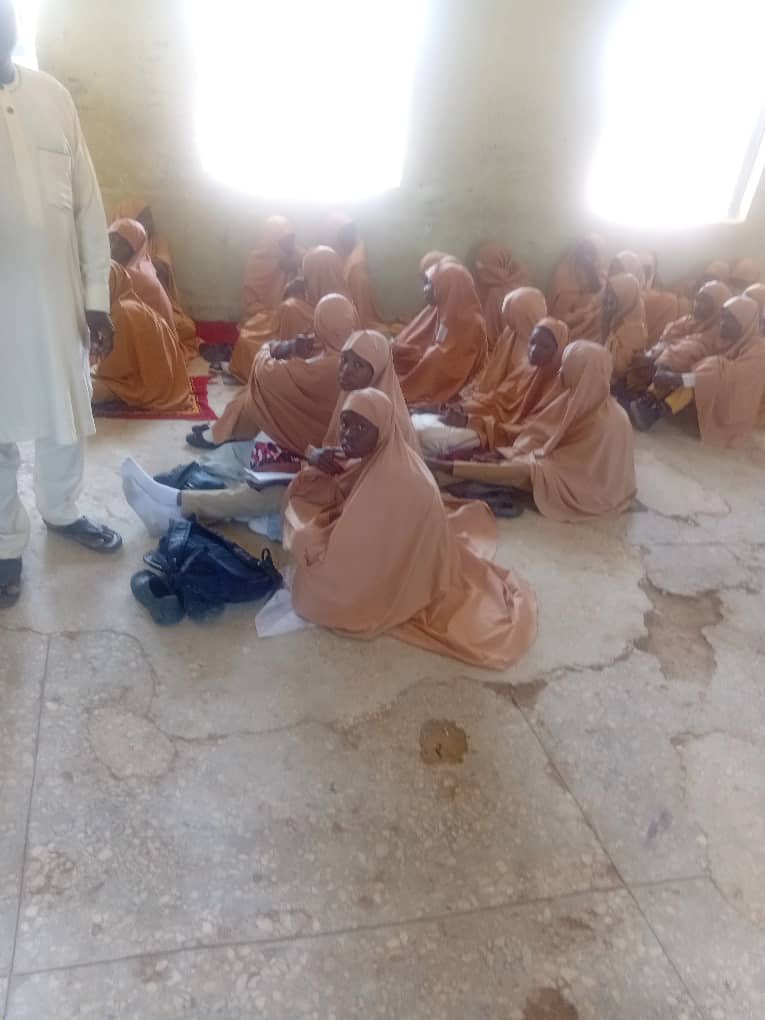 Eaglesbrain's tweet photo. KADUNA STATE’S EDUCATION REVIVAL CLAIM CONTRADICTED BY HARSH REALITY
Eagle's Brain Human Rights Organization strongly condemns the deplorable conditions at Government Secondary School Rigasa, where students are forced to sit on bare floors. More info 
https://t.co/LELTyPyNNh https://t.co/jSa8Cvjg9n