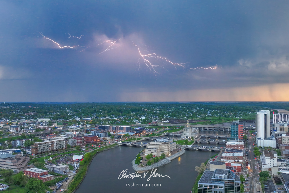 Christopher V. Sherman (@cvsherman) on Twitter photo Yesterday's evening's storm as it passed north of Cedar Rapids, Iowa area. South African rock band <a href="/seether/">Seether</a> was playing at McGrath Amphitheatre (lower left). <a href="/spann/">James Spann</a>
<a href="/KCRG_FirstAlert/">KCRG-TV9 First Alert Weather</a> <a href="/GHeydWx/">Garrett Heyd Wx ā</a> <a href="/KopelmanWX/">Rebecca Kopelman</a> <a href="/KGAN_Weather/">Iowa's News Now WeatherFIRST</a> <a href="/WXSchnack/">Mark Schnackenberg</a> <a href="/KWWLStormTrack7/">KWWL Storm Track 7</a> Yesterday's evening's storm as it passed north of Cedar Rapids, Iowa area. South African rock band <a href="/seether/">Seether</a> was playing at McGrath Amphitheatre (lower left). <a href="/spann/">James Spann</a>
<a href="/KCRG_FirstAlert/">KCRG-TV9 First Alert Weather</a> <a href="/GHeydWx/">Garrett Heyd Wx ā</a> <a href="/KopelmanWX/">Rebecca Kopelman</a> <a href="/KGAN_Weather/">Iowa's News Now WeatherFIRST</a> <a href="/WXSchnack/">Mark Schnackenberg</a> <a href="/KWWLStormTrack7/">KWWL Storm Track 7</a>